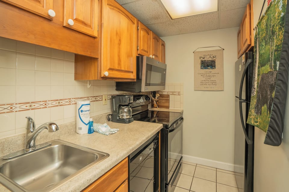 Condo, 2 Bedrooms (201) | Private kitchen | Coffee/tea maker, fridge, microwave, oven