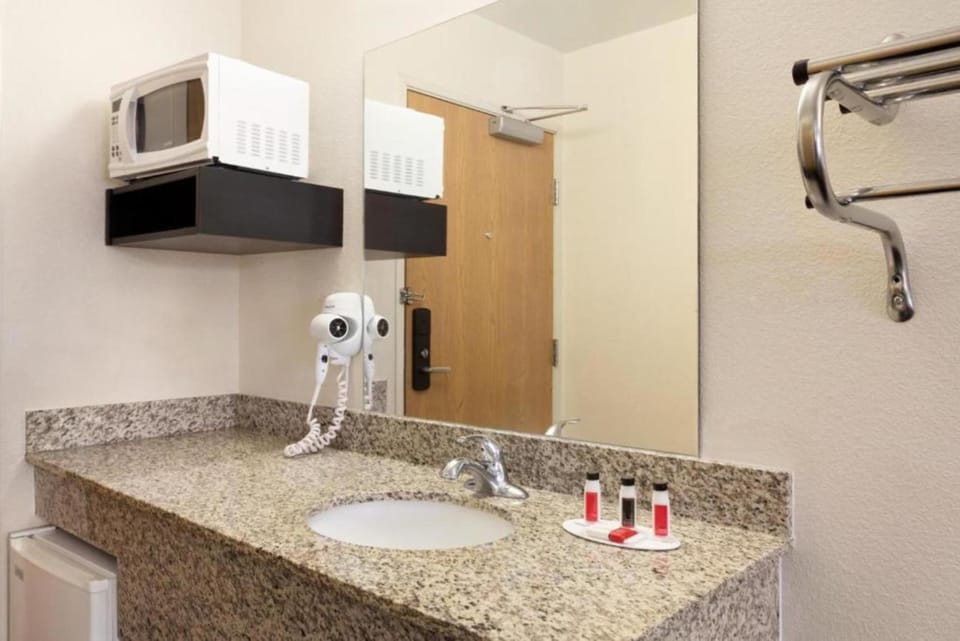 Desk, iron/ironing board, free cribs/infant beds, free WiFi