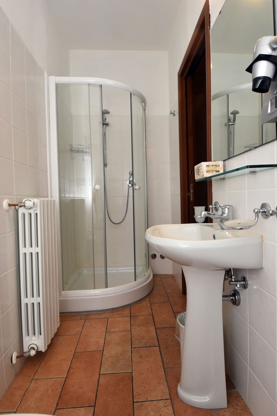 Panoramic Room | Bathroom | Hair dryer, towels