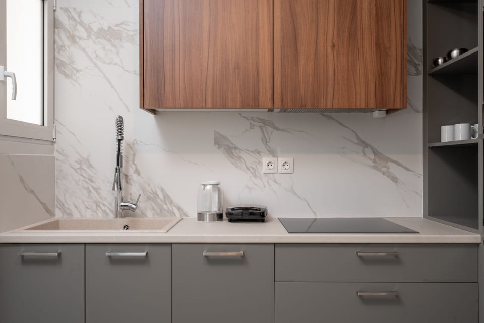 Luxury Apartment, 4 Bedrooms, Balcony | Private kitchen | Fridge, microwave, oven, stovetop