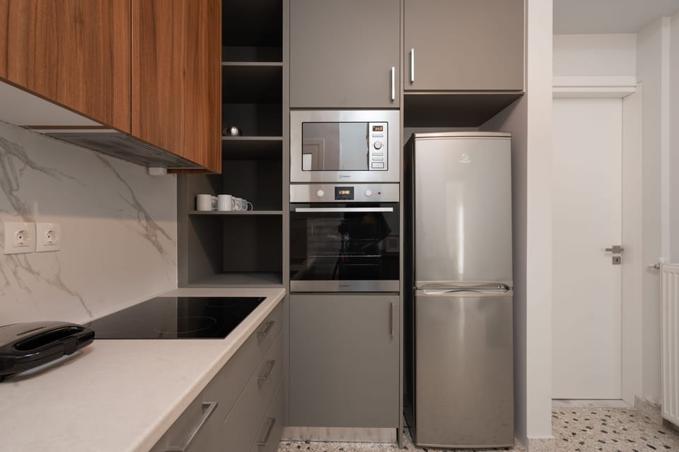Luxury Apartment, 4 Bedrooms, Balcony | Private kitchen | Fridge, microwave, oven, stovetop