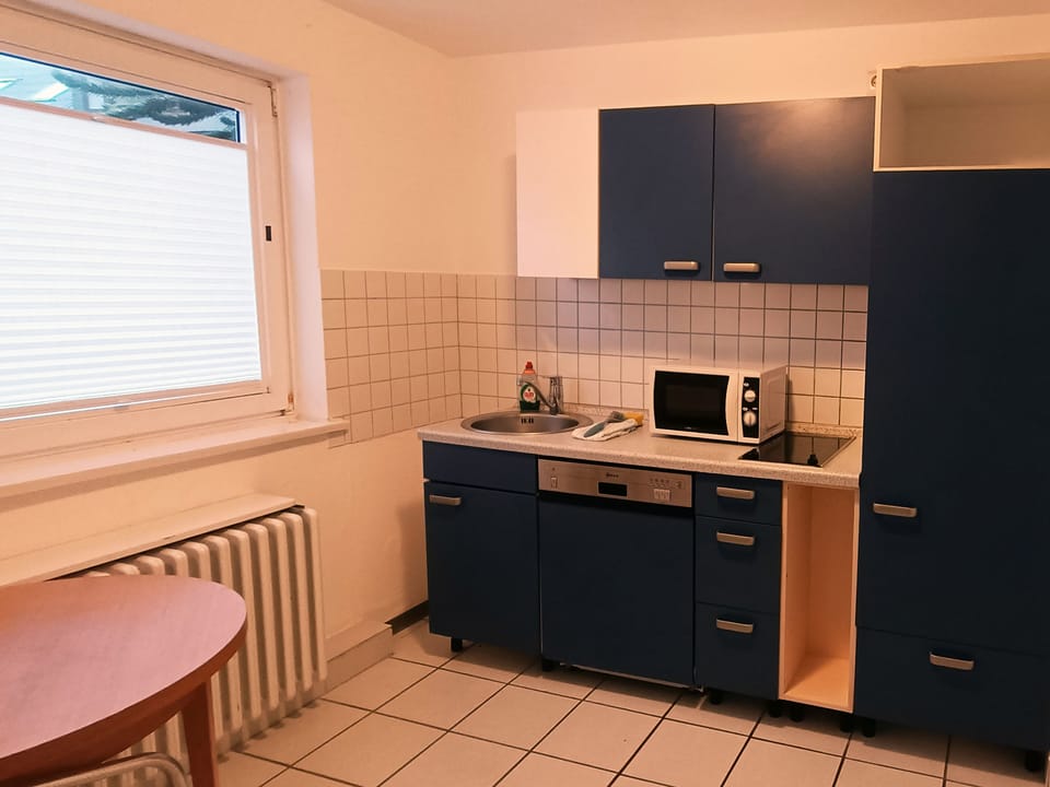 Studio | Private kitchen | Fridge, stovetop, cookware/dishes/utensils