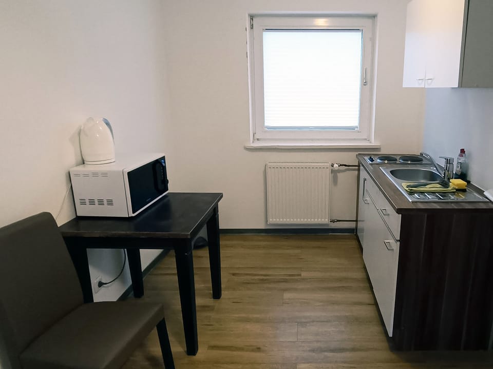 Standard Studio | Private kitchen | Fridge, stovetop, cookware/dishes/utensils