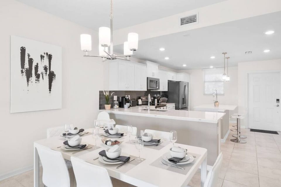 Dining Room#Disney #Parks #kingdom #springs #StoreyLake #Apartment #Vacation #Rental #waterpark #Kissimmee #Orlando #universal #citywalk