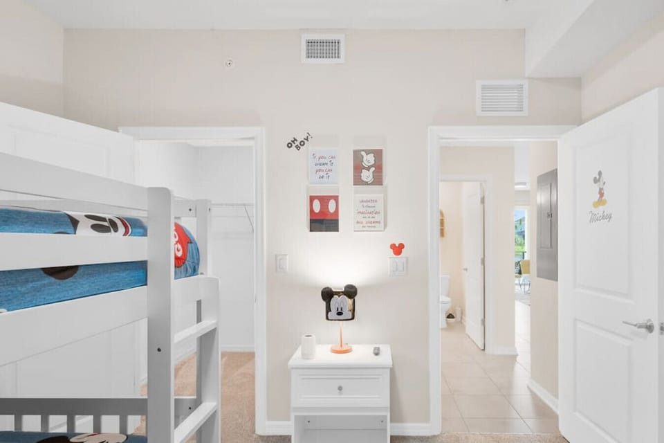 Second Bedroom with Walk In Closet#Disney #Parks #kingdom #springs #StoreyLake #Apartment #Vacation #Rental #waterpark #Kissimmee #Orlando #universal #citywalk
