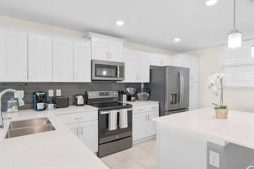 Fully equipped Kitchen!#Disney #Parks #kingdom #springs #StoreyLake #Apartment #Vacation #Rental #waterpark #Kissimmee #Orlando #universal #citywalk