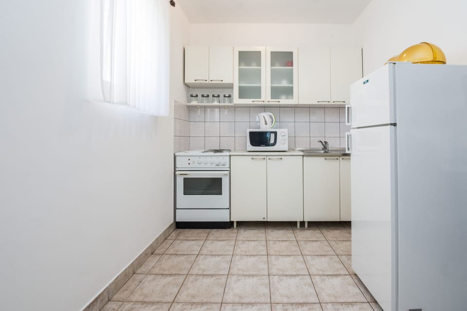Classic Apartment (A1) | Private kitchen | Fridge, microwave, oven, stovetop