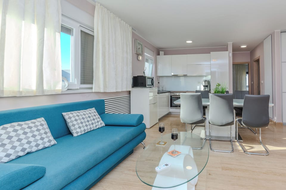 Family Apartment (A1) | Living area | 100-cm flat-screen TV with satellite channels, TV