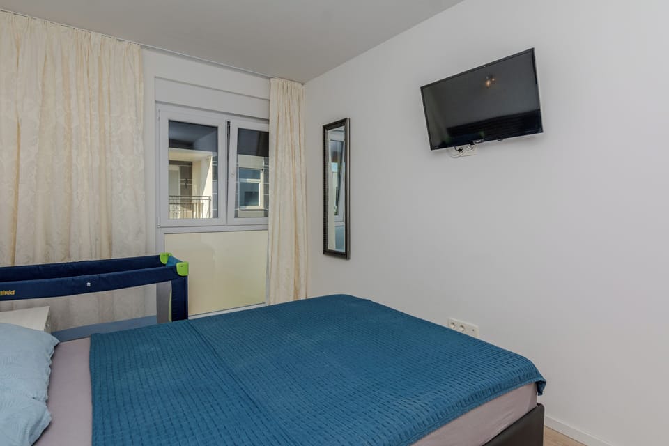 Family Apartment (A1) | 2 bedrooms, iron/ironing board, travel crib, free WiFi