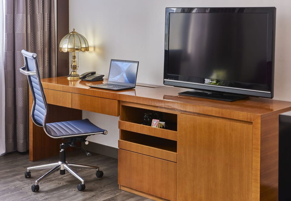 Premium bedding, in-room safe, desk, laptop workspace