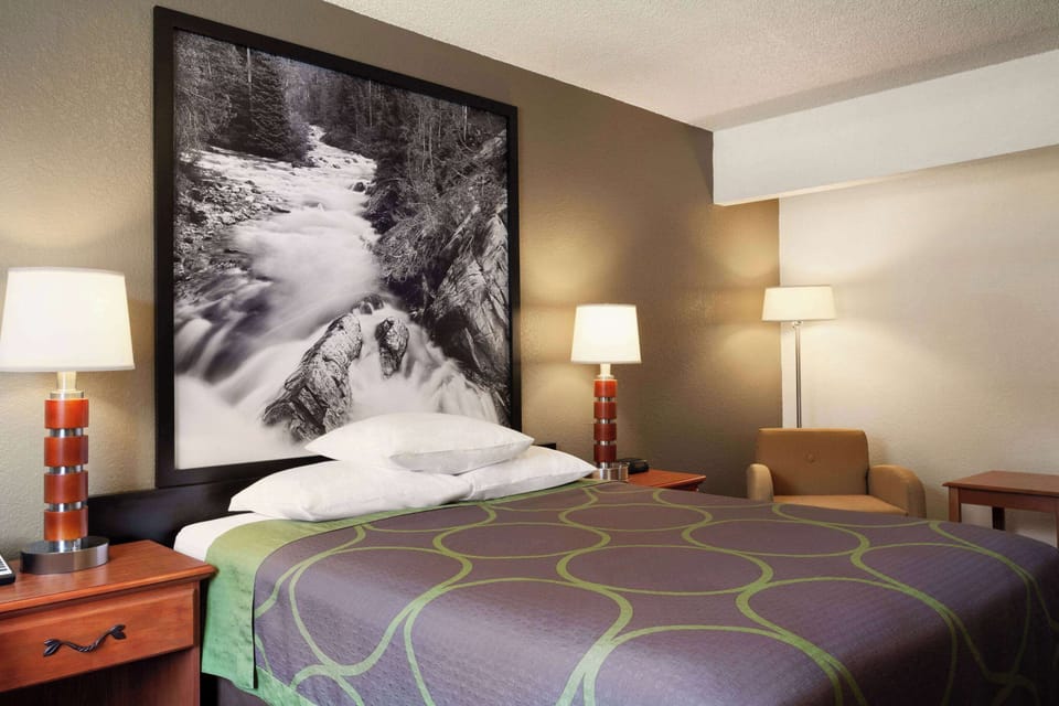 Room, 1 Queen Bed, Non Smoking | 1 bedroom, desk, laptop workspace, blackout drapes