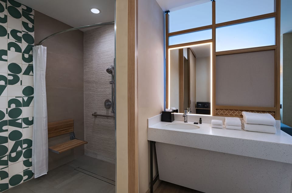 Shower, rainfall showerhead, free toiletries, hair dryer