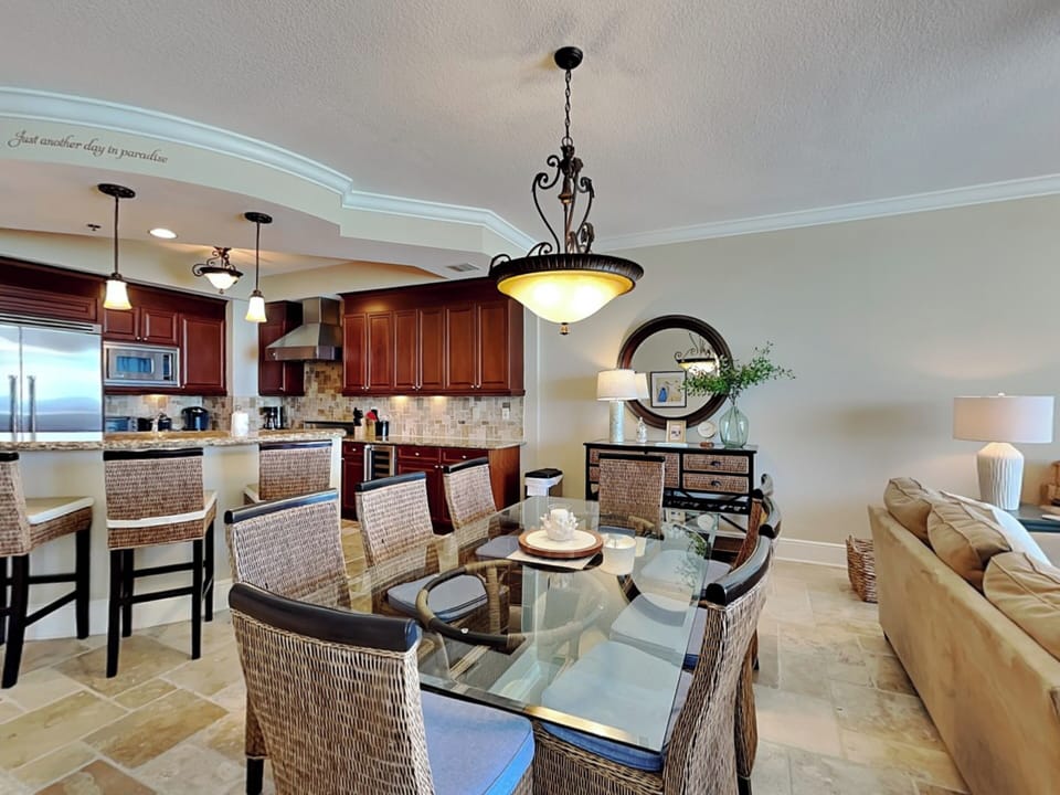 Dining Area - Table and Bar Seating