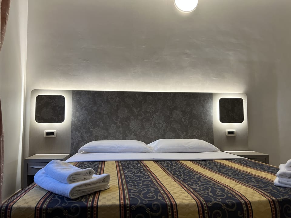 Desk, laptop workspace, soundproofing, free WiFi