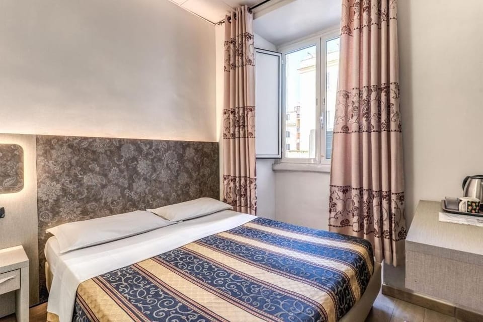 Double Room | Desk, laptop workspace, soundproofing, WiFi (free)