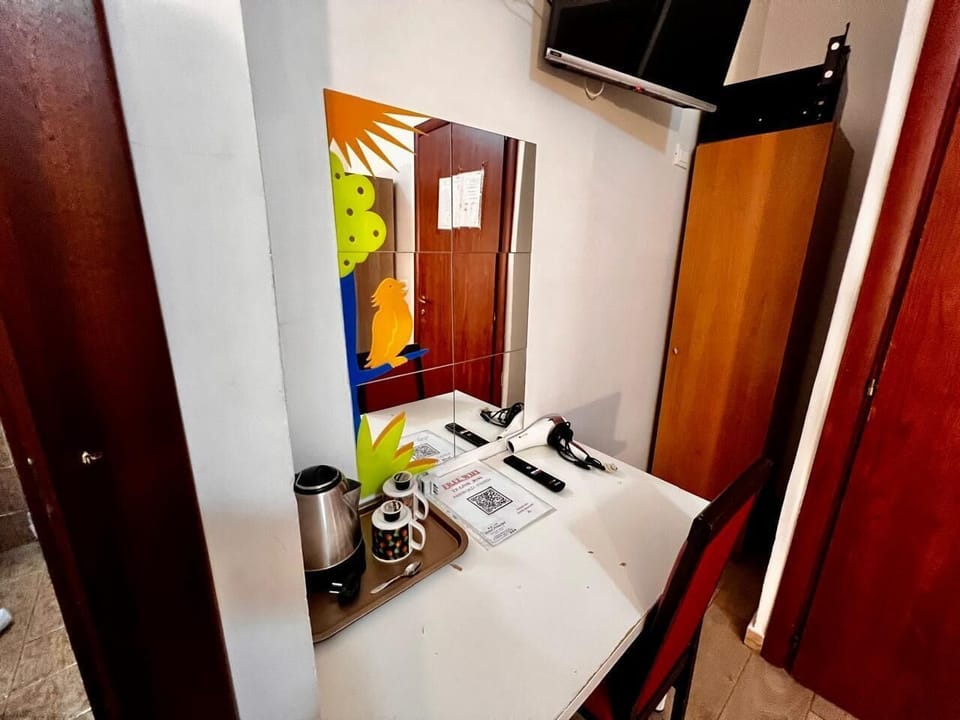 Classic Single Room | Desk, laptop workspace, soundproofing, WiFi (free)