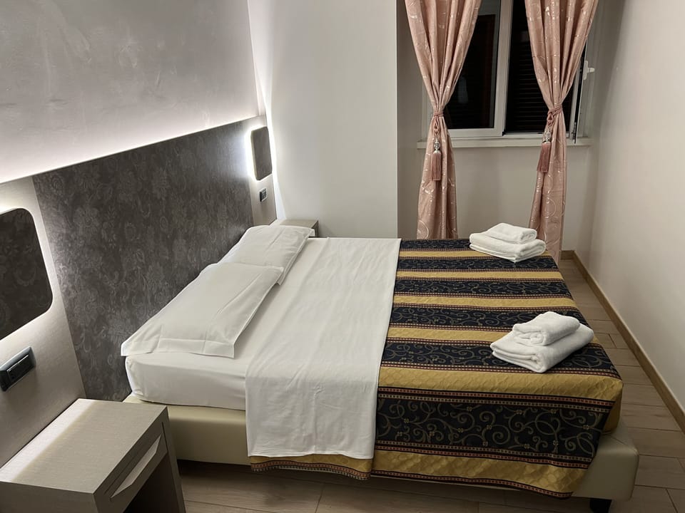 Double Room | Desk, laptop workspace, soundproofing, free WiFi