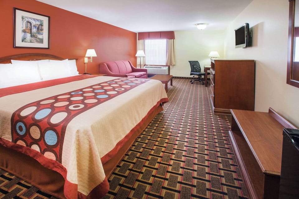 Desk, iron/ironing board, free WiFi, bed sheets