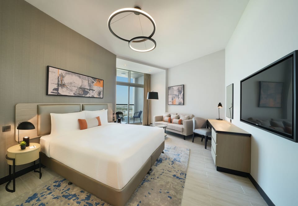 Standard Room, 1 King Bed (Spacious Guest) | In-room safe, desk, iron/ironing board, WiFi (surcharge)