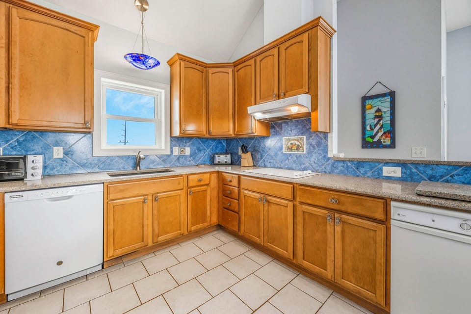 Surf or Sound Realty - 1070 - Hatteras Comfort - Kitchen -2