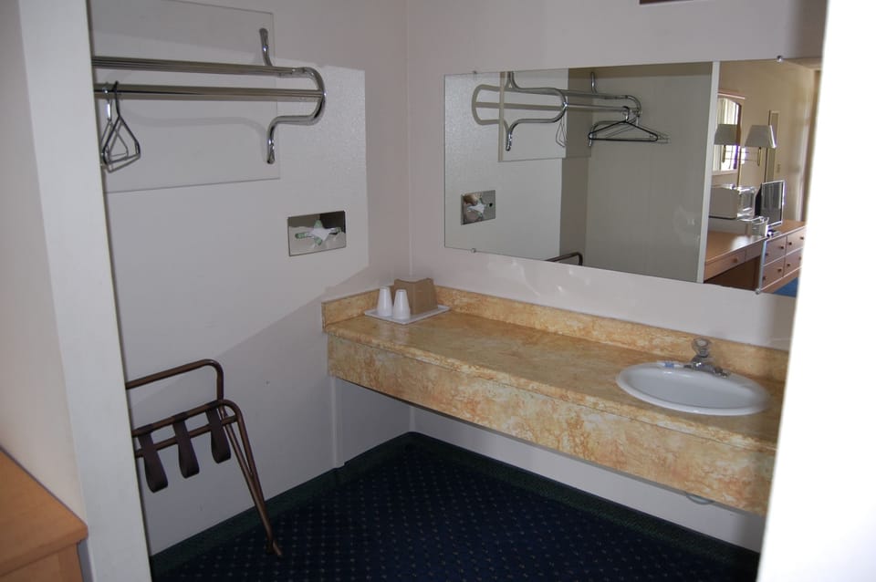Bathroom sink
