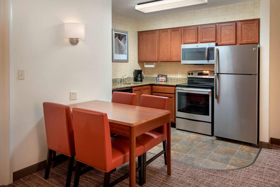 Suite, 1 Double Bed, Fireplace | Private kitchen | Fridge, microwave, oven, stovetop