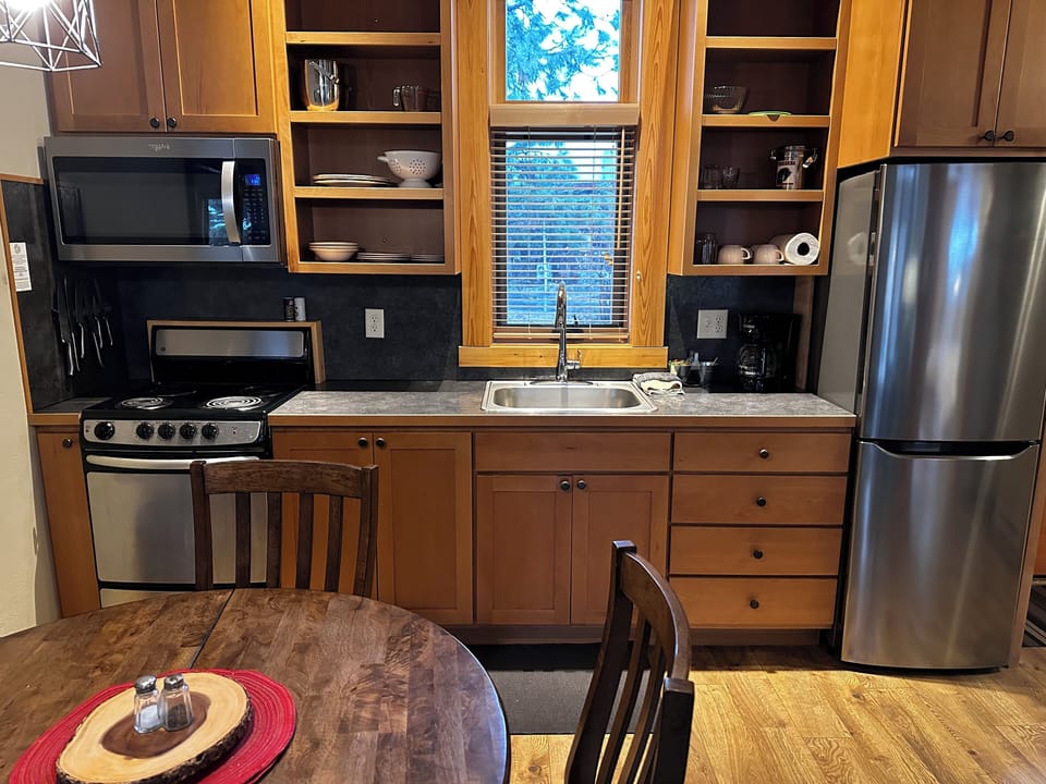 Cabin, 1 King Bed with Sofa bed, Non Smoking, Hot Tub | Private kitchen | Coffee/tea maker, electric kettle, highchair, cleaning supplies