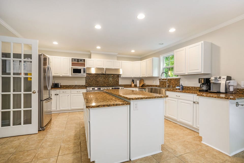 The large, fully equipped kitchen, where you’ll love the many features. 