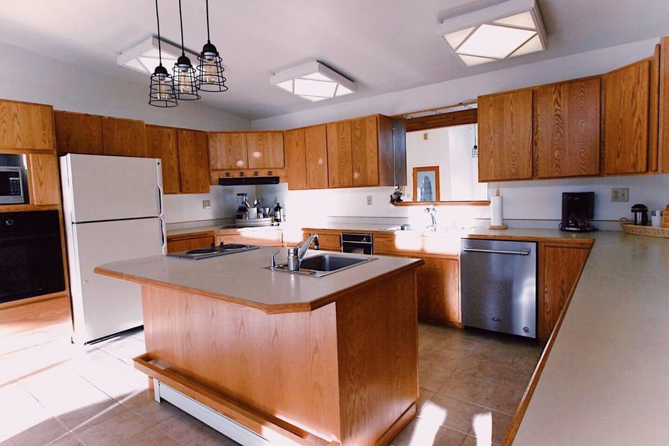 This one-of-a-kind culinary space exudes a sense of charm and elegance, with its meticulously crafted wooden elements. 