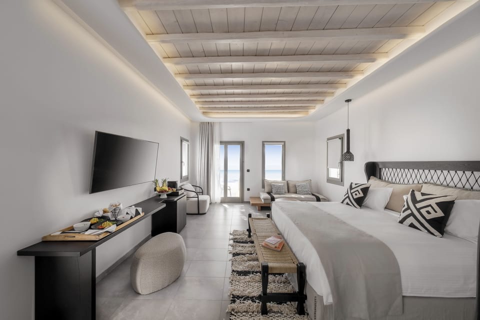 Sky Pool Suite, Sea View, Private Pool | Minibar, in-room safe, individually decorated, individually furnished
