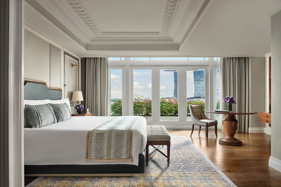 Fullerton Suite | Premium bedding, minibar, in-room safe, desk