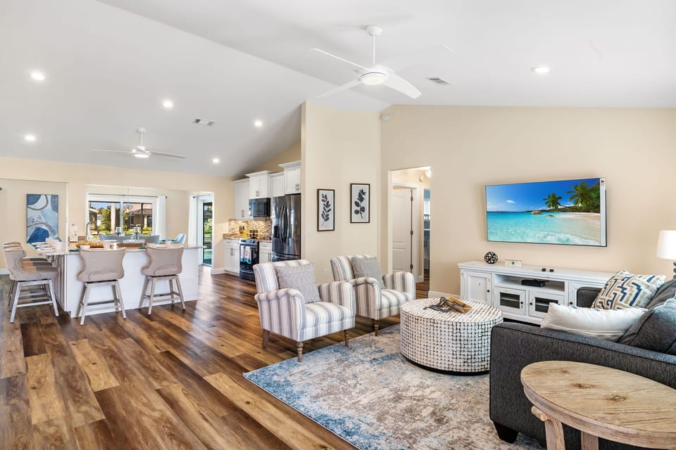 With an open floor plan, you can always be with everyone