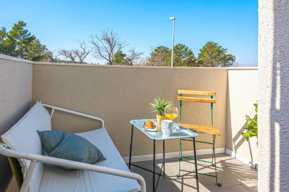 Villa | Balcony