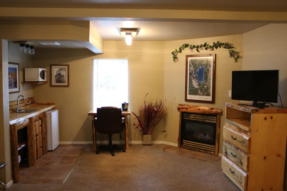 Honeymoon Suite | Premium bedding, individually decorated, individually furnished