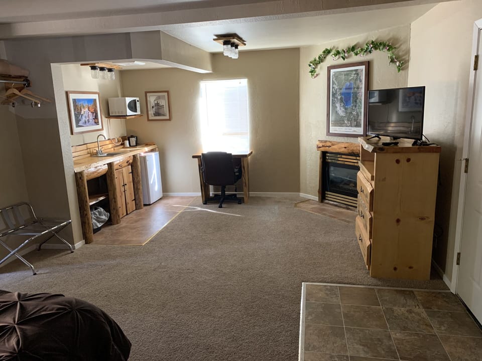 Honeymoon Suite | Premium bedding, individually decorated, individually furnished