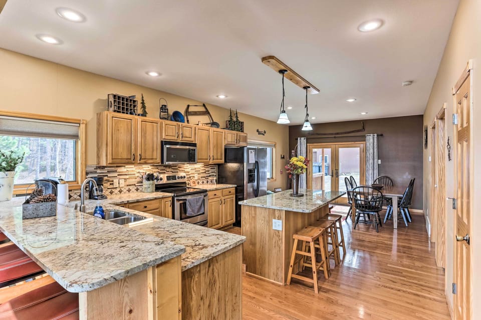 Kitchen | Cooking Basics | Coffee Maker | Paper Towels/Trash Bags Provided