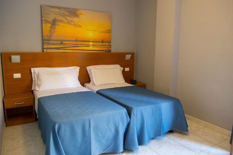 Double Room | Minibar, in-room safe, desk, cribs/infant beds