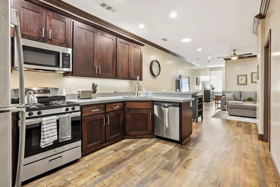 Enjoy this spacious kitchen!