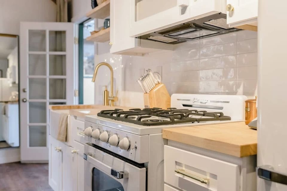 Make a meal in our adorable vintage yet modern full kitchen.