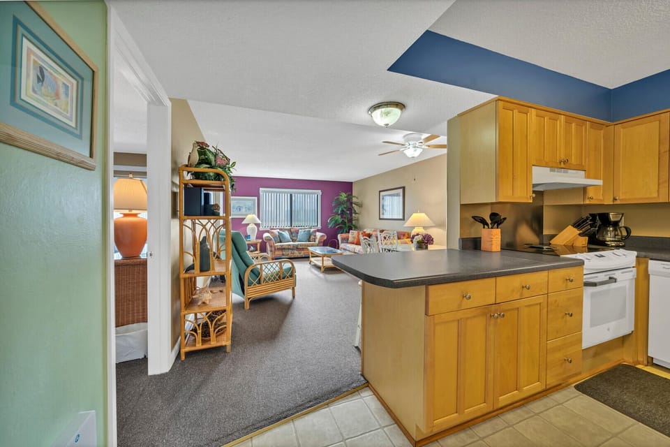 Enter The Condo Into The Open Floor Plan