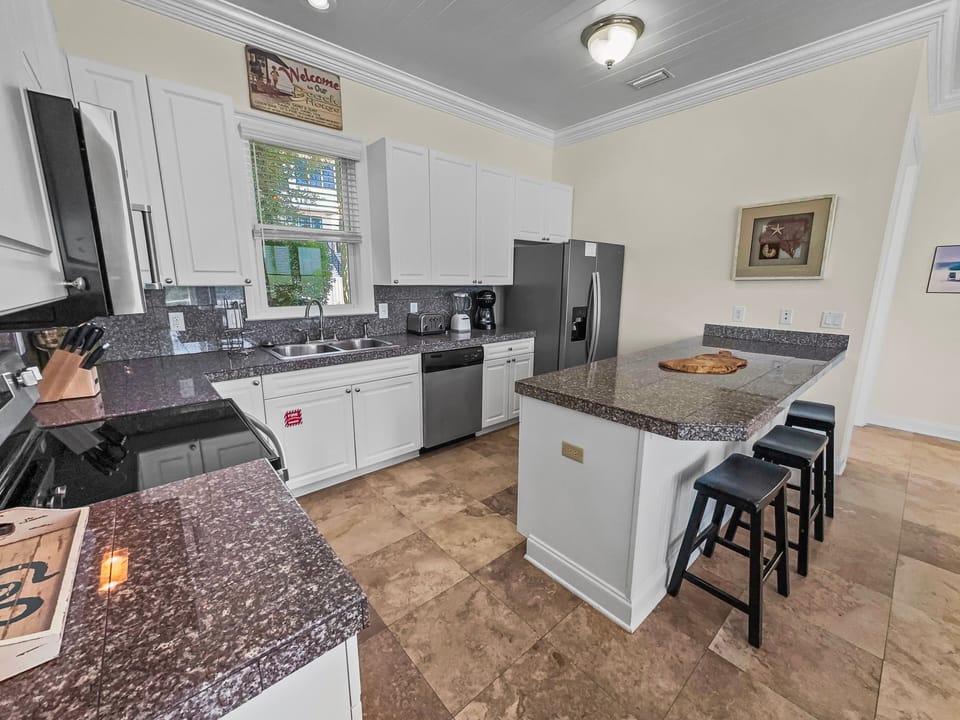 House, 4 Bedrooms | Private kitchen | Coffee/tea maker, fridge, oven, toaster