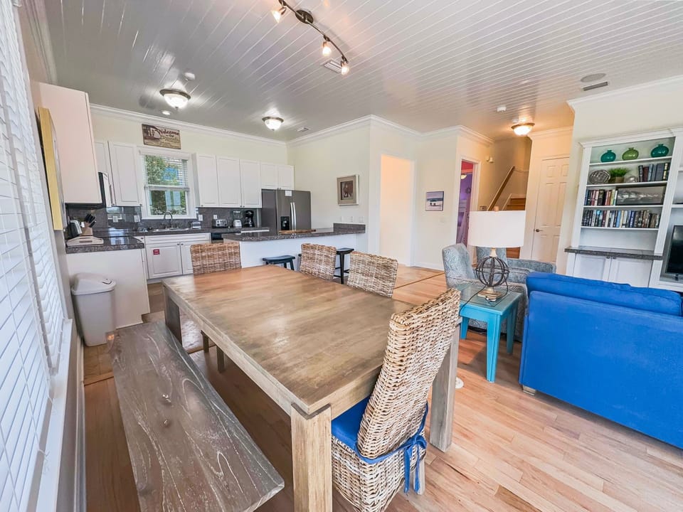 House, 4 Bedrooms | Private kitchen | Coffee/tea maker, fridge, oven, toaster