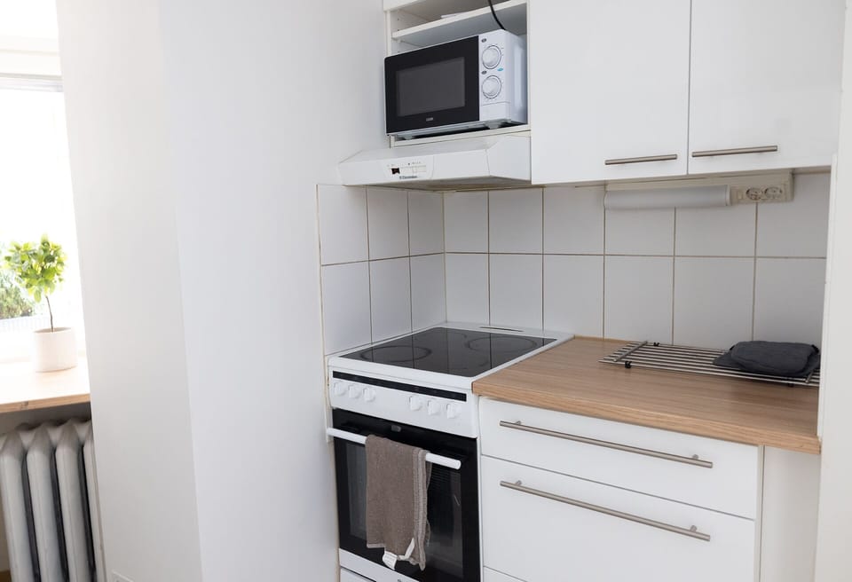 City Apartment | Private kitchen | Coffee/tea maker, fridge, microwave, oven