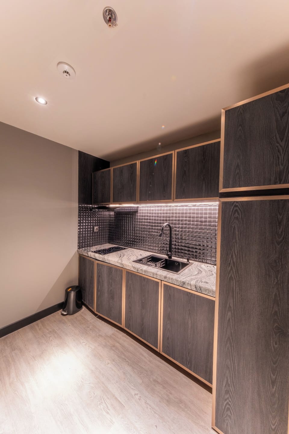 Junior Room, 1 Bedroom | Private kitchen | Coffee/tea maker, electric kettle