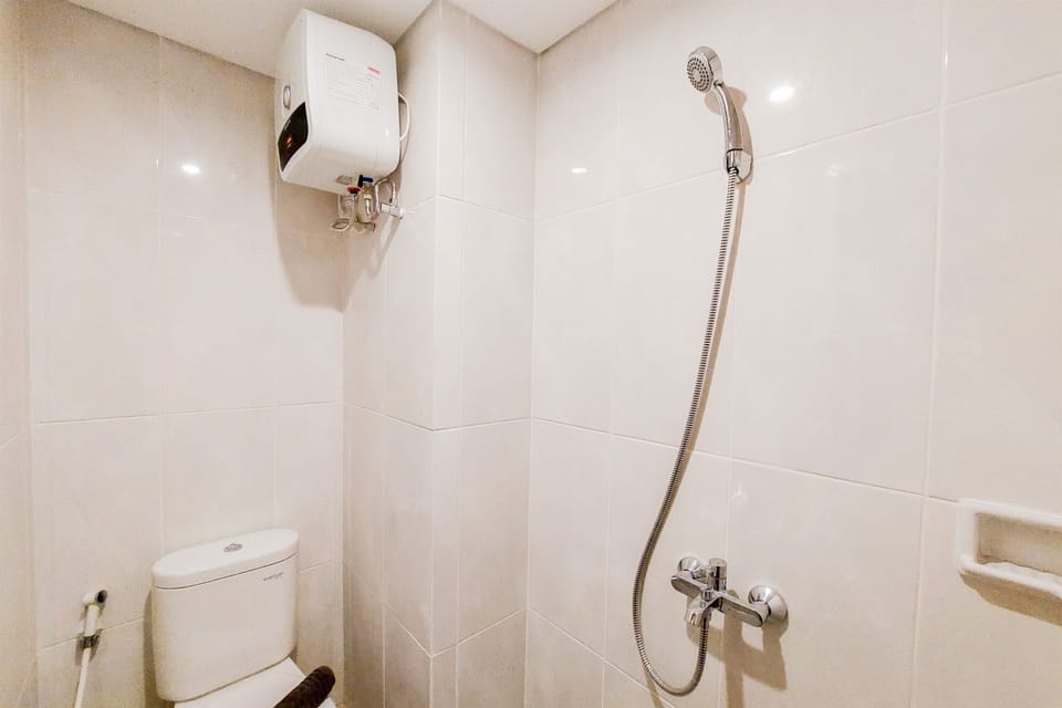 Studio | Bathroom | Shower, free toiletries, towels