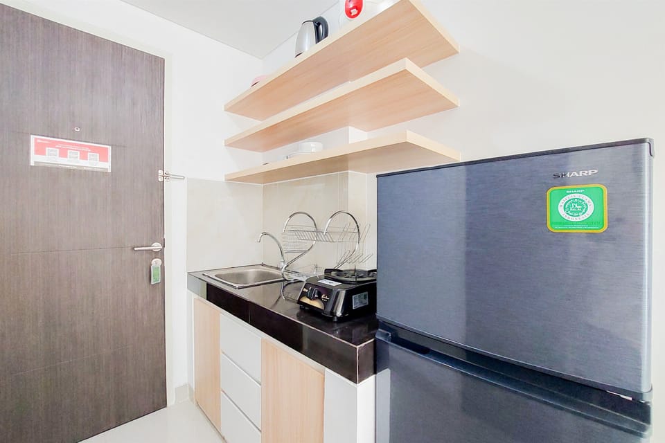 Studio | Private kitchen | Fridge, stovetop, cookware/dishes/utensils, dining tables