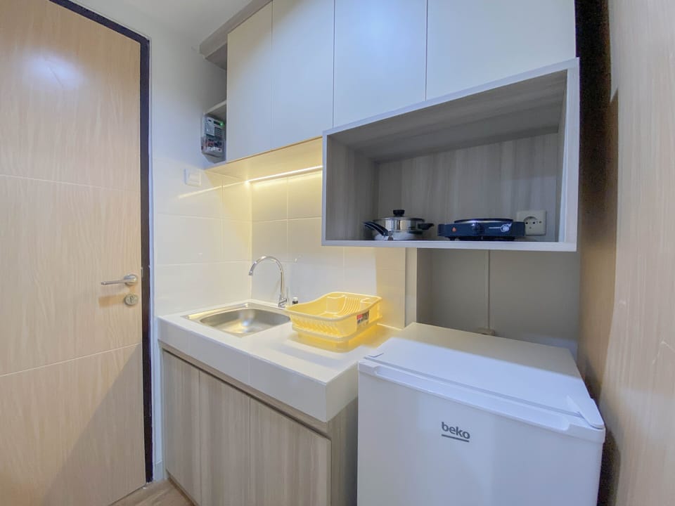 Apartment, 1 Bedroom | Private kitchen | Fridge, stovetop, cookware/dishes/utensils, dining table