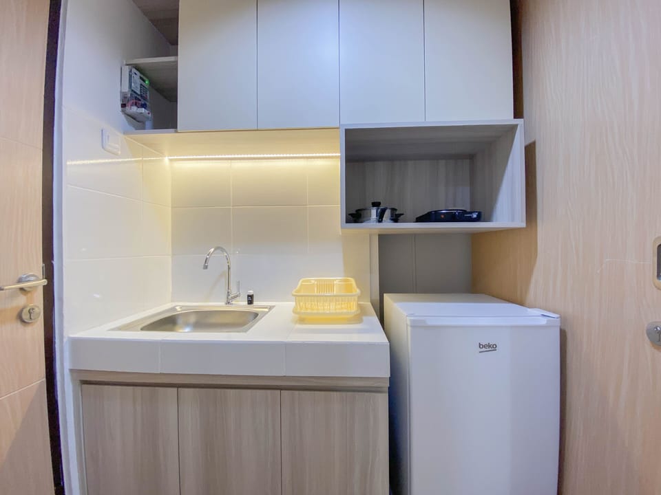 Apartment, 1 Bedroom | Private kitchen | Fridge, stovetop, cookware/dishes/utensils, dining table