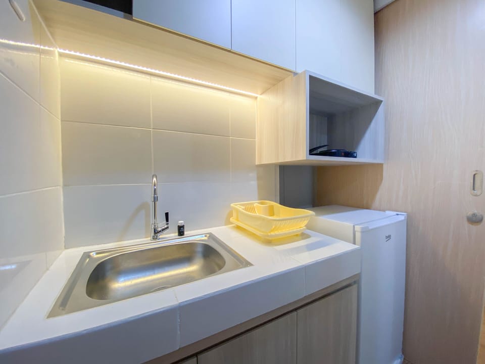 Apartment, 1 Bedroom | Private kitchen | Fridge, stovetop, cookware/dishes/utensils, dining table