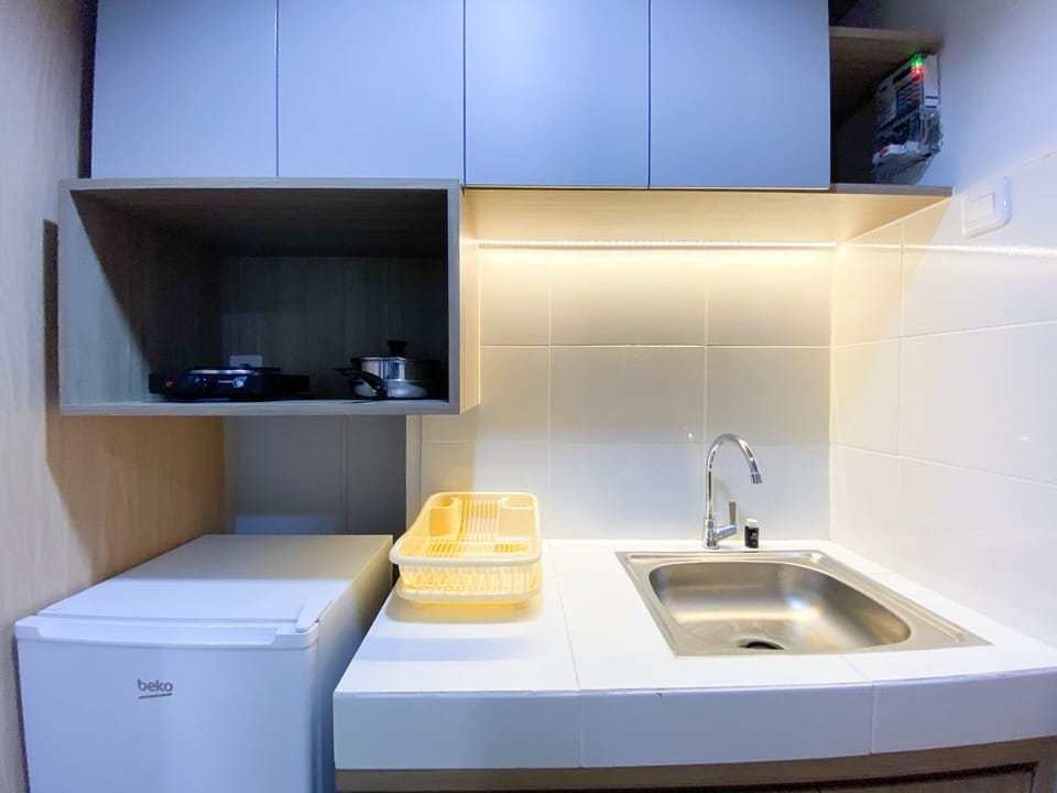 Apartment, 1 Bedroom | Private kitchen | Fridge, stovetop, cookware/dishes/utensils, dining table